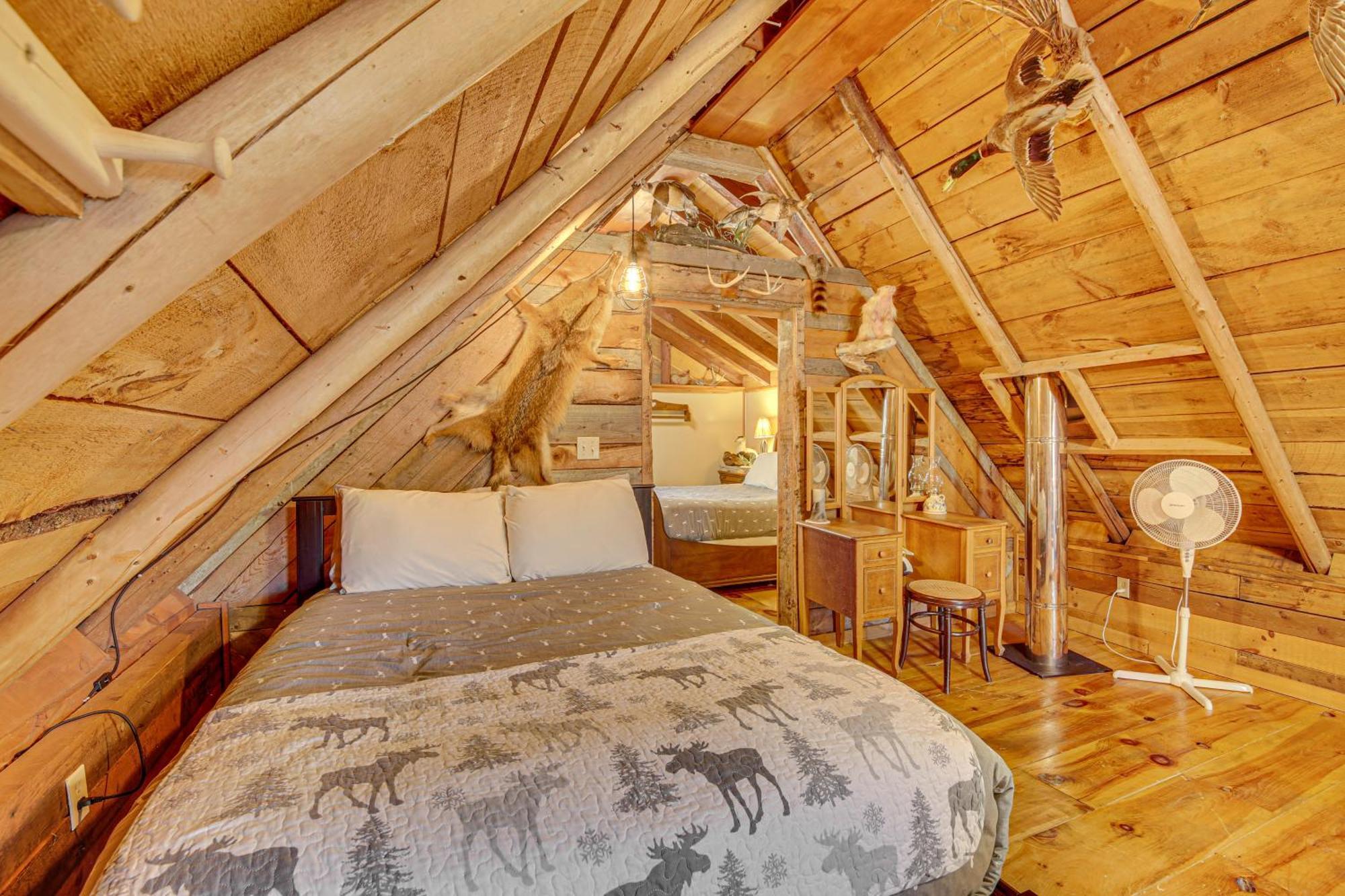 Rustic Searsport Cabin Loft And Sunroom On 10 Acres ภายนอก รูปภาพ
