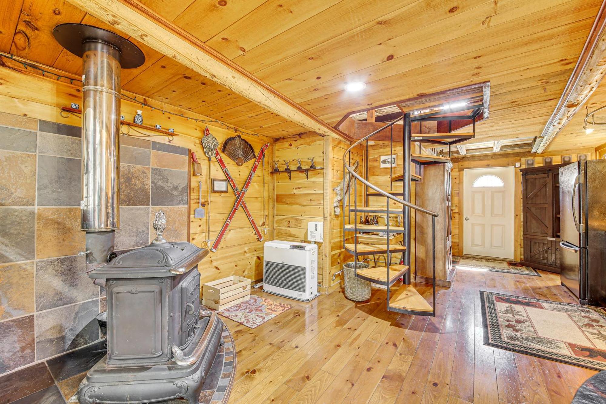 Rustic Searsport Cabin Loft And Sunroom On 10 Acres ภายนอก รูปภาพ