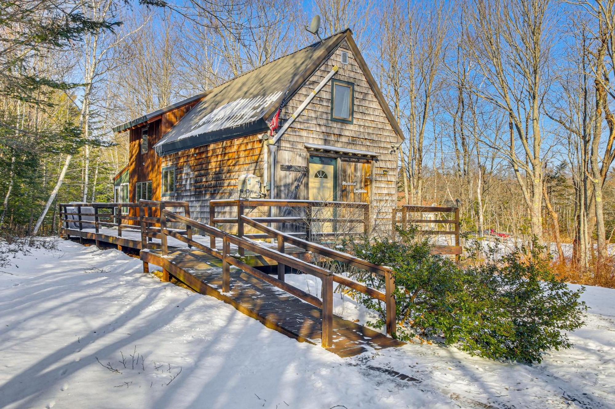 Rustic Searsport Cabin Loft And Sunroom On 10 Acres ภายนอก รูปภาพ